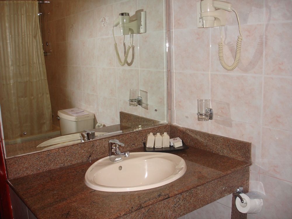 Devon Hotel 23/24