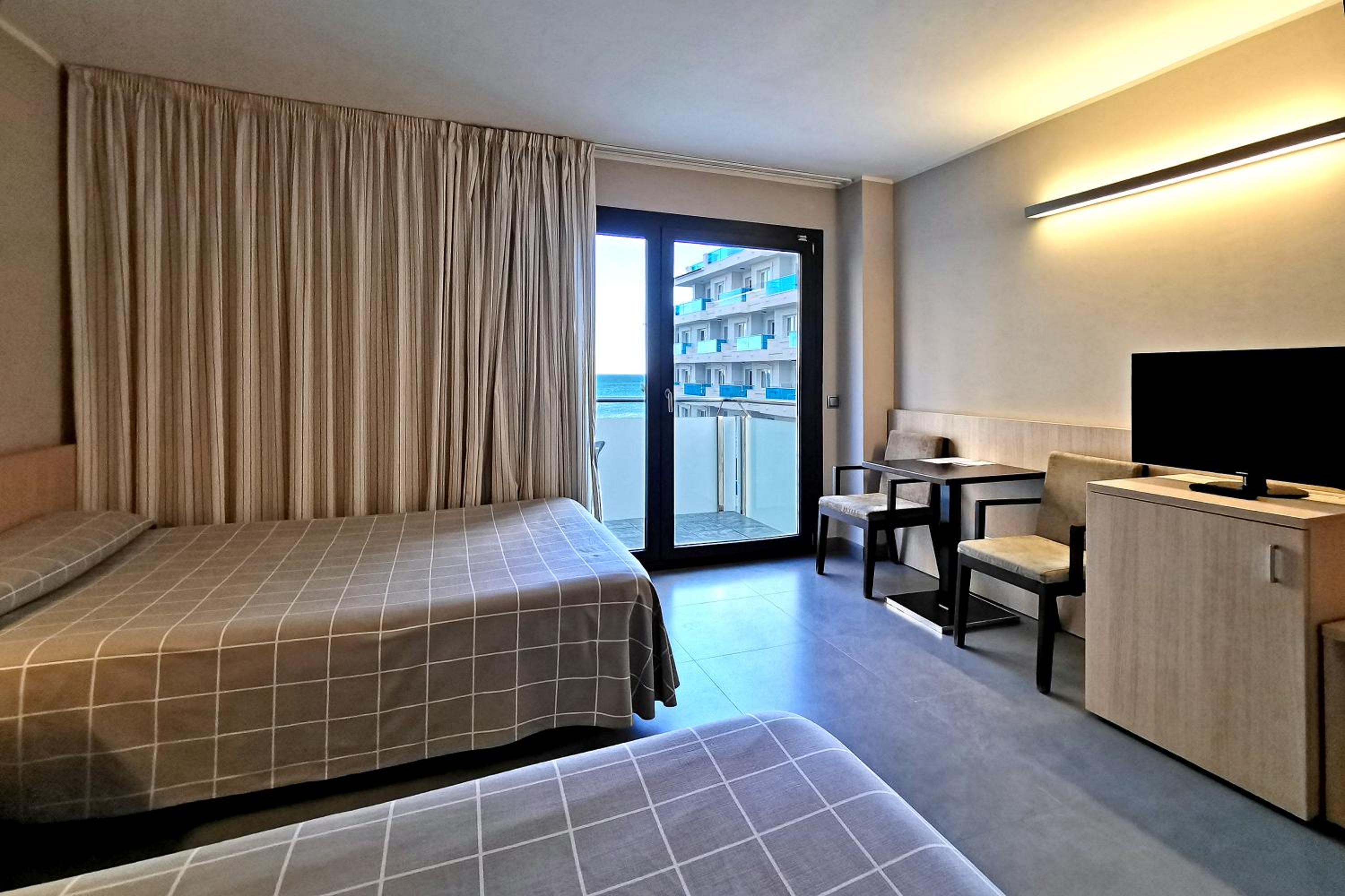 غرفة ثلاثية، Acuazul Hotel 9/10