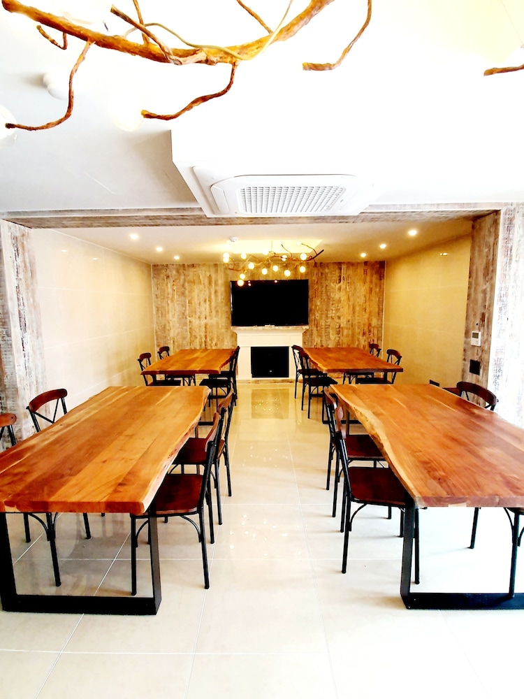 Uneed Hotel 56/60