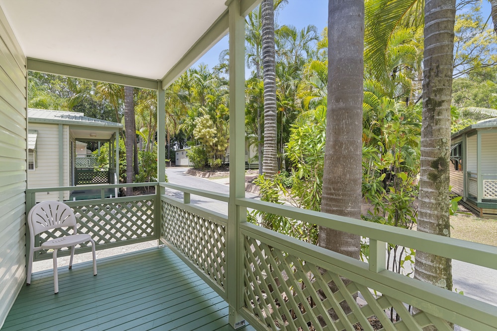 ASHMORE PALMS HOLIDAY VILLAGE 42/78