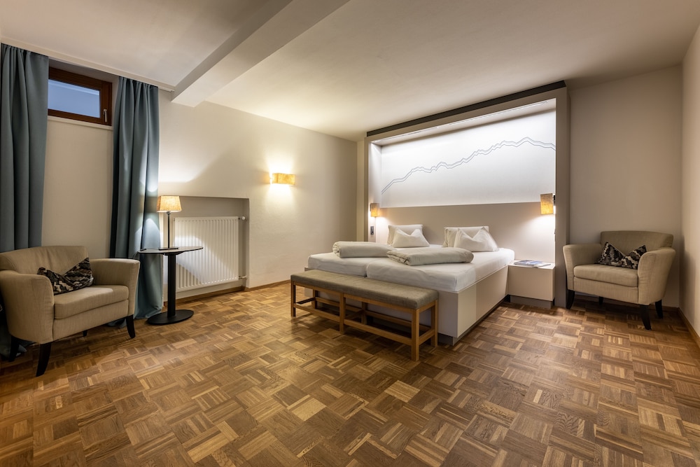 HOTEL POST 11/36