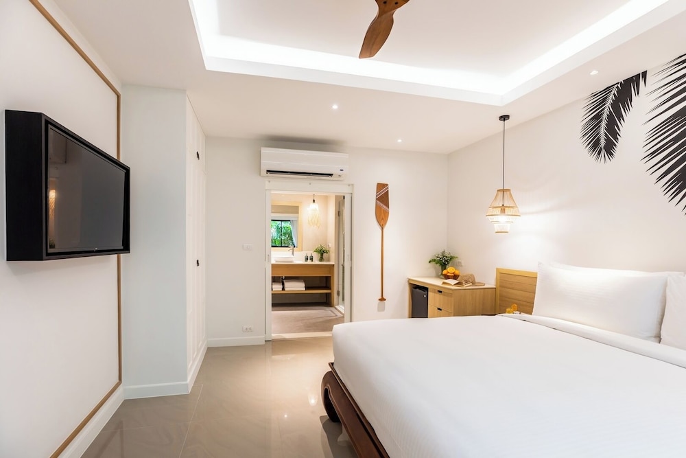 Outrigger Surin Beach Resort 17/74