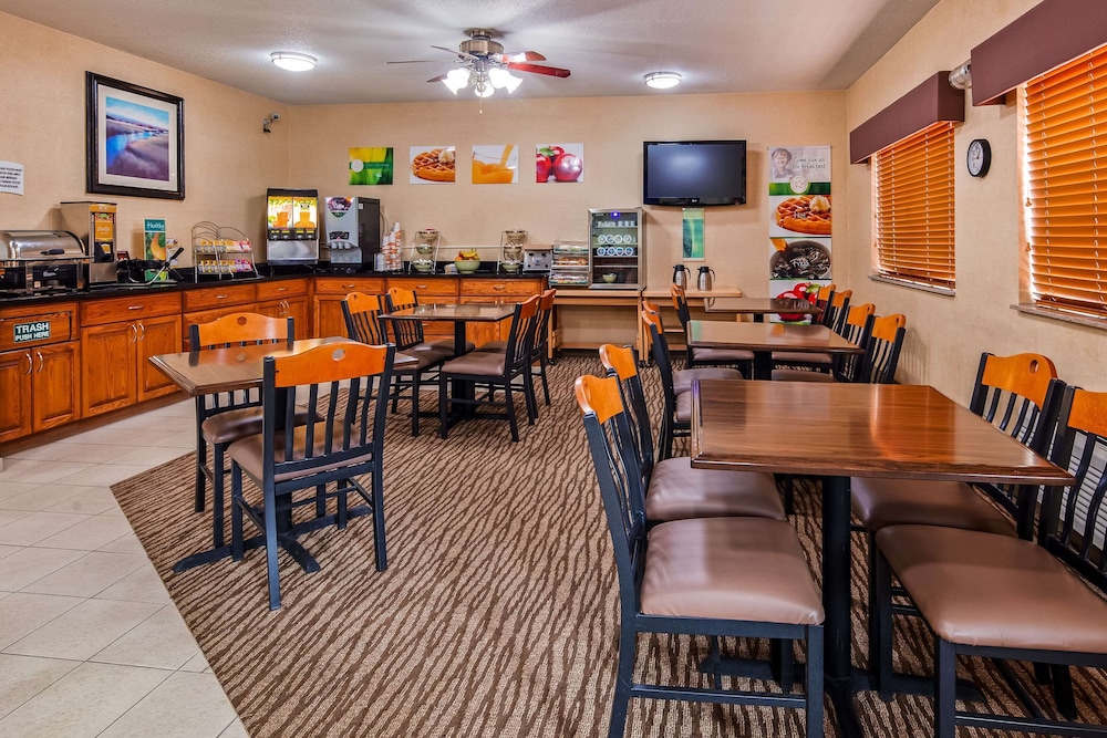 Quality Inn Tomah 13/18