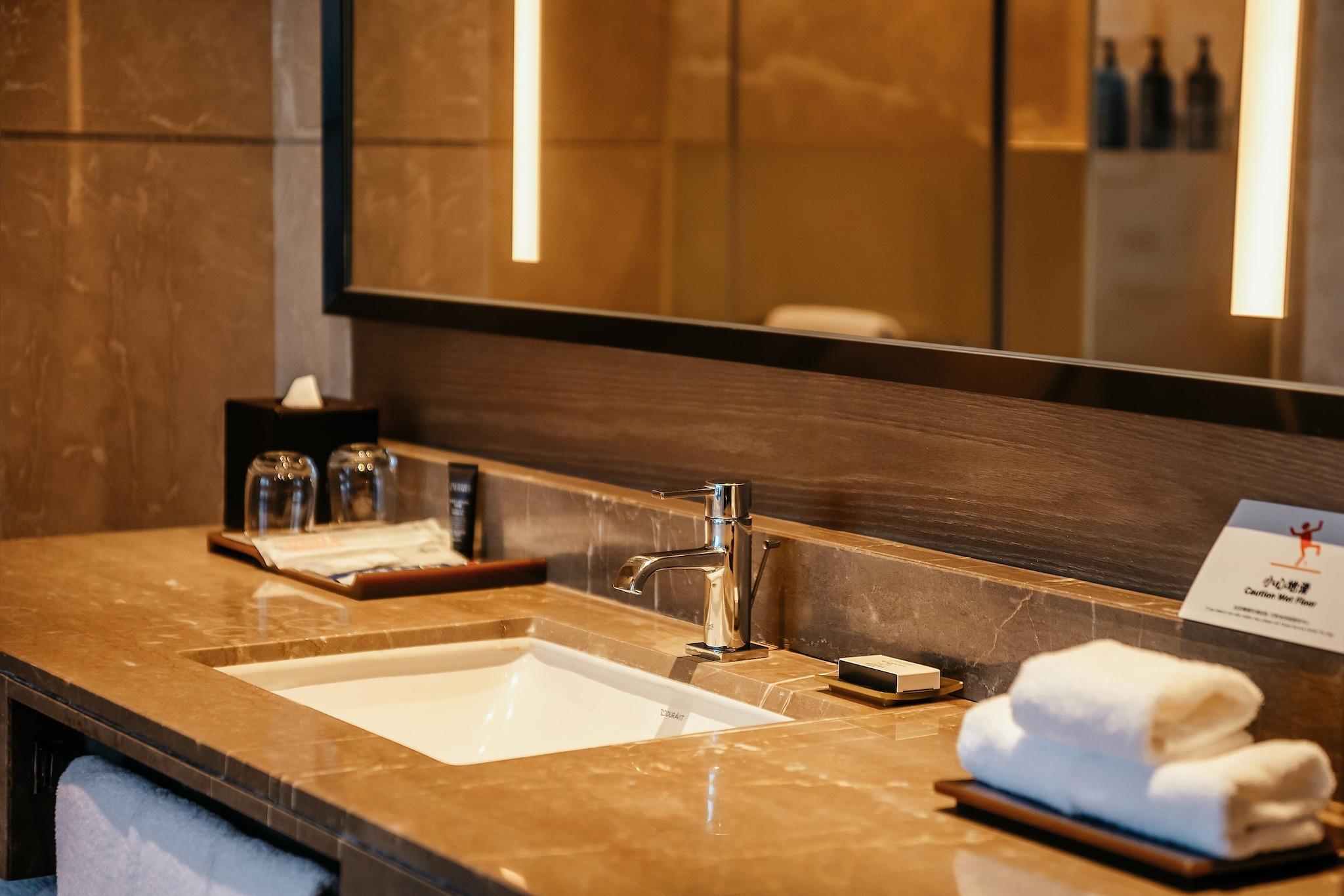 غرفة كلوب بسرير مزدوج، Sheraton Guangzhou Hotel 2/2