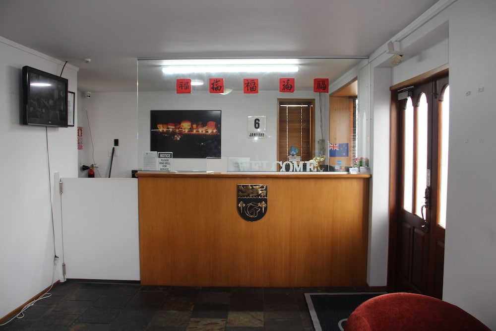 Grosvenor Motor Inn 4/50