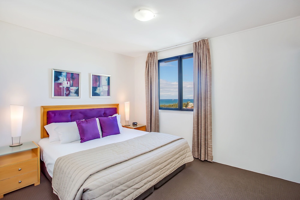2 BEDROOMS