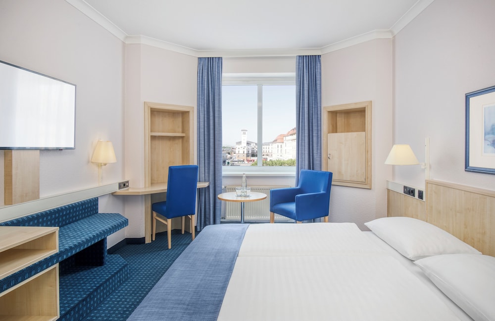 غرفة عائلية بسرير مزدوج وسرير فردي، INTERCITYHOTEL ERFURT 3/9