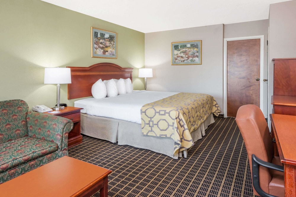 Baymont by Wyndham Clarksville Northeast 8/16