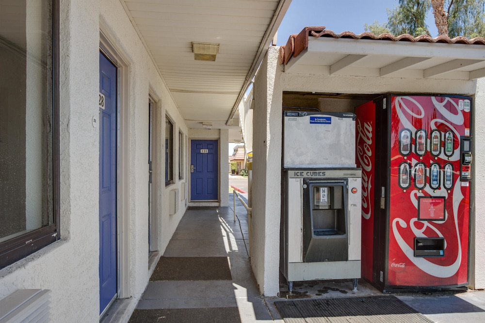 Motel6 Tempe, AZ - Broadway - ASU 18/63