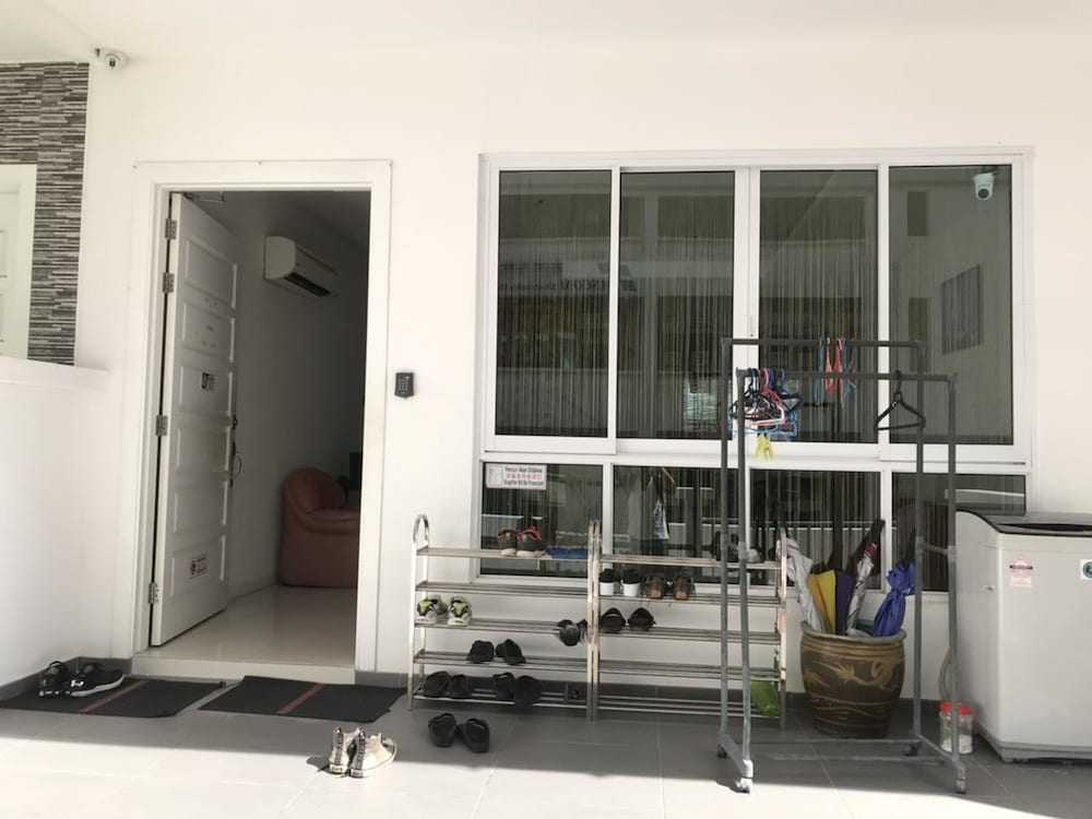 Island Hostel Bayan Lepas Airport 34/46