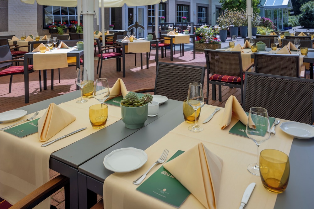Parkhotel Schloss Hohenfeld (Parkhotel Hohenfeld) 46/65