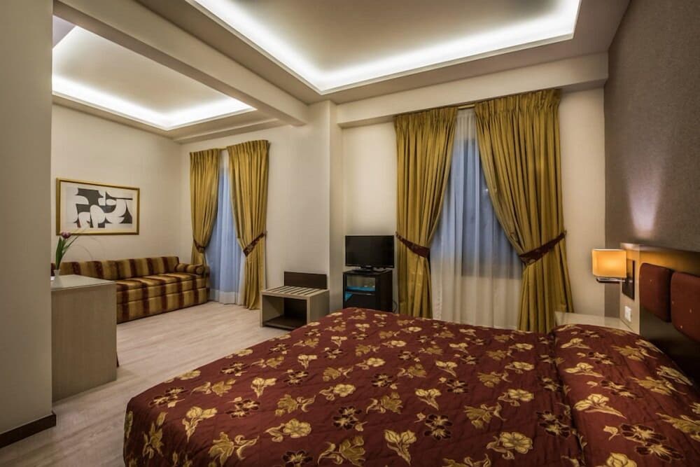 Rex Hotel 34/48