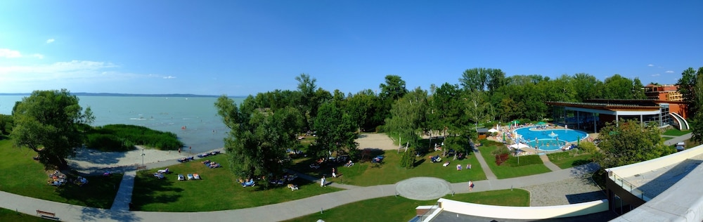 Azur Premium Wellness And Conference 44/50
