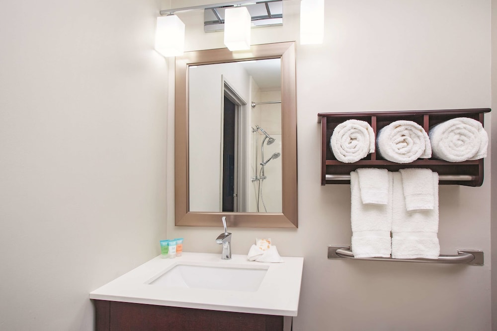 La Quinta Inn Suites Rockford 26/54