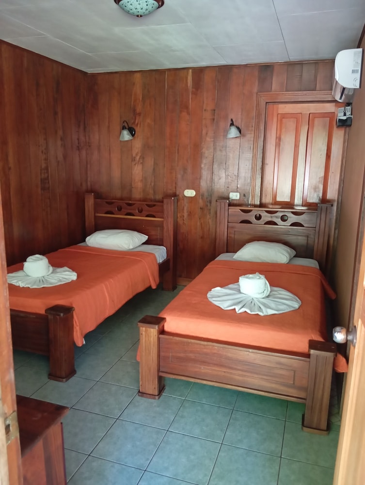 Miss Junies Lodge 25/44