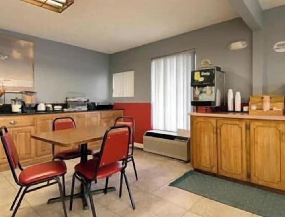 Regal Inn Guntersville Hwy 431 6/50