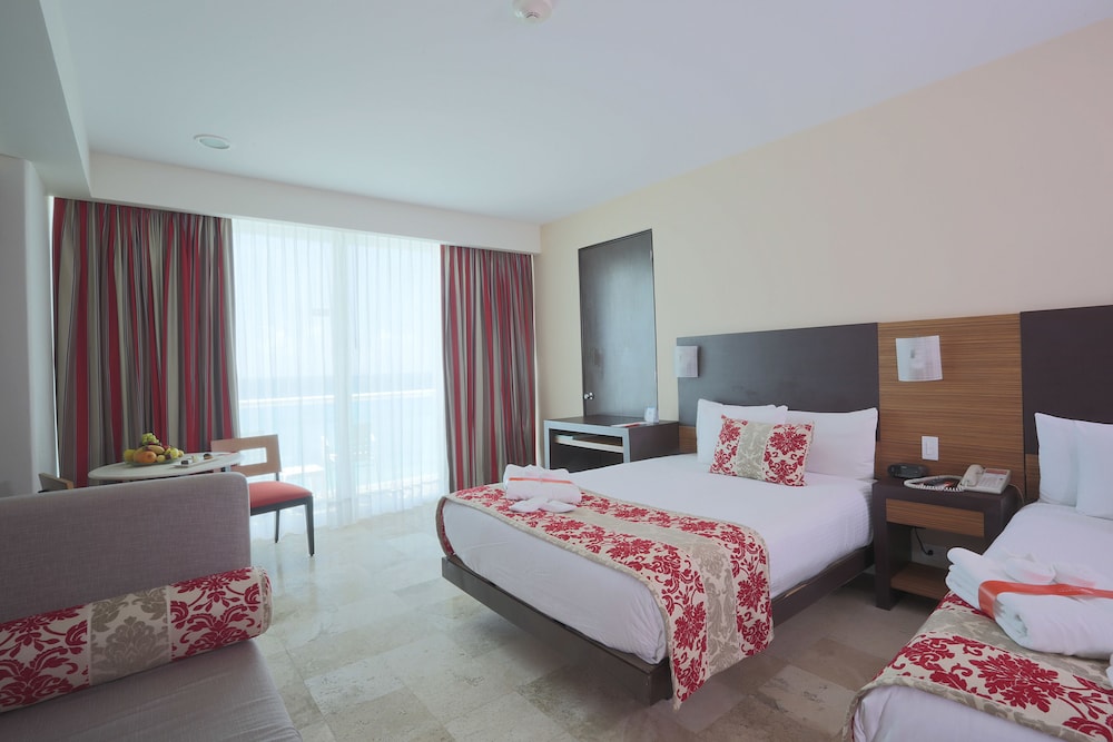 Krystal Cancun 17/50