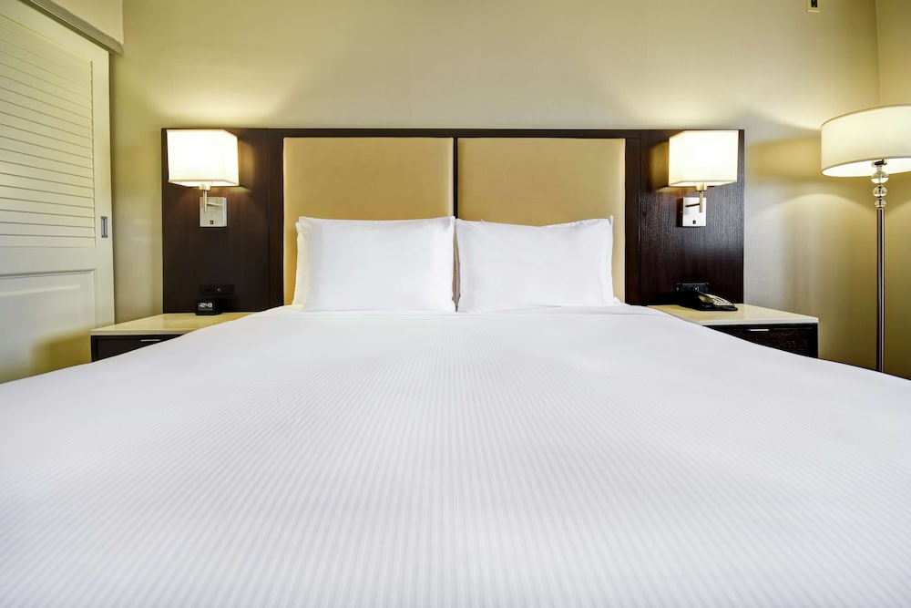 DoubleTree by Hilton Hotel Pleasanton at the Club 11/70