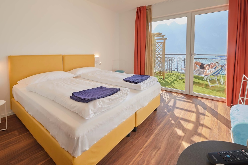 HOTEL PARADISO 38/59