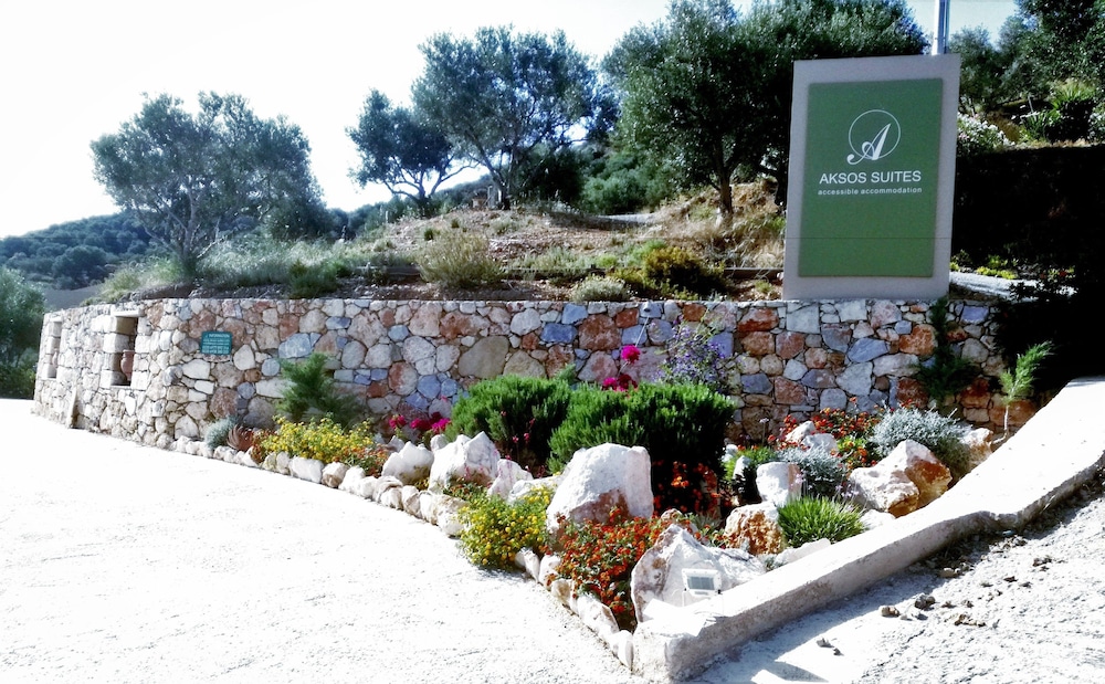 Aksos suites Accessible Accommodation 3/44