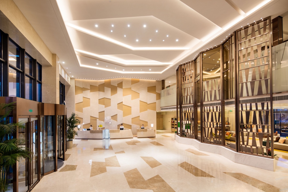 HOLIDAY INN WUXI TAIHU NEW CITY 28/69