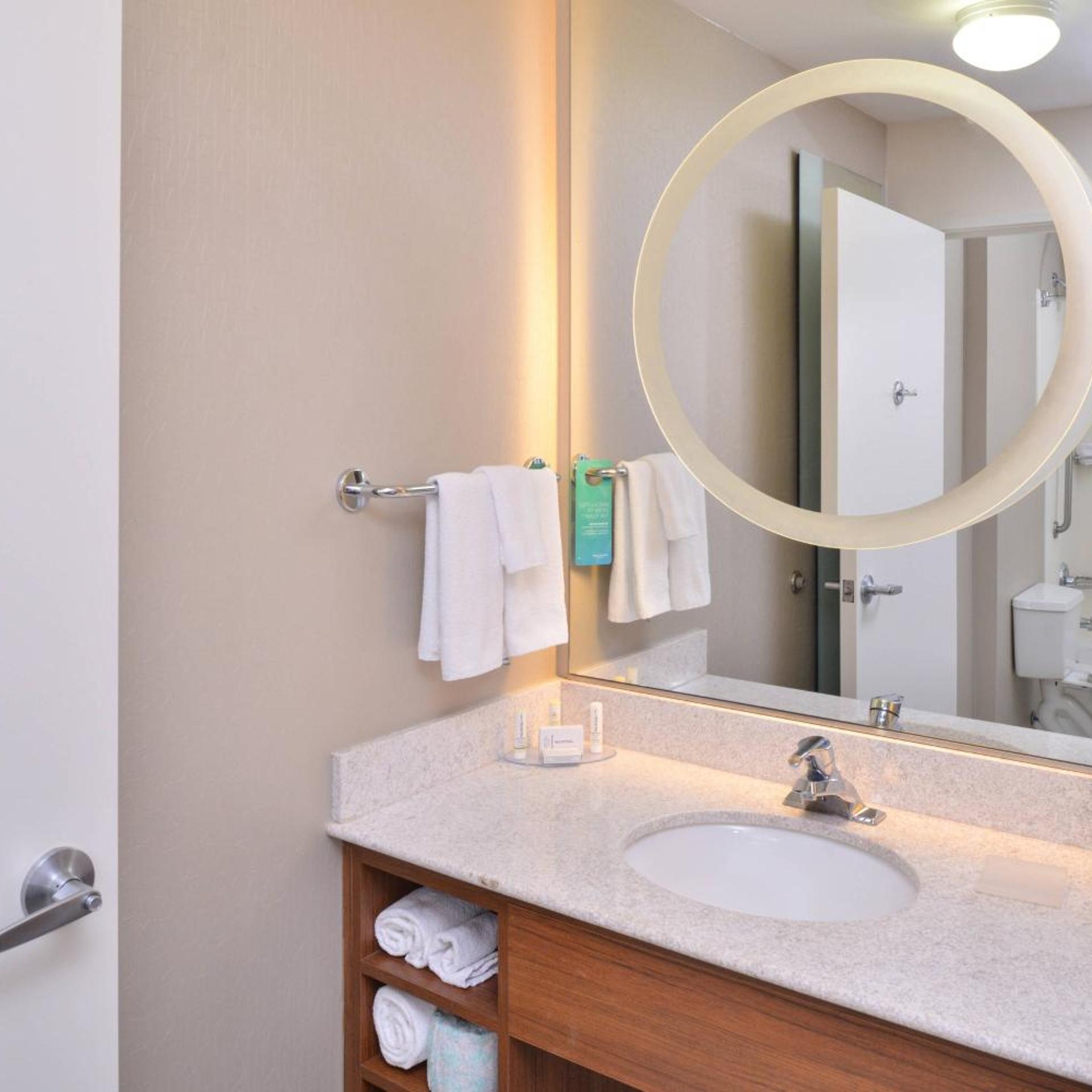 استوديو بسرير كينج مع أريكة، Springhill Suites By Marriott 2/4