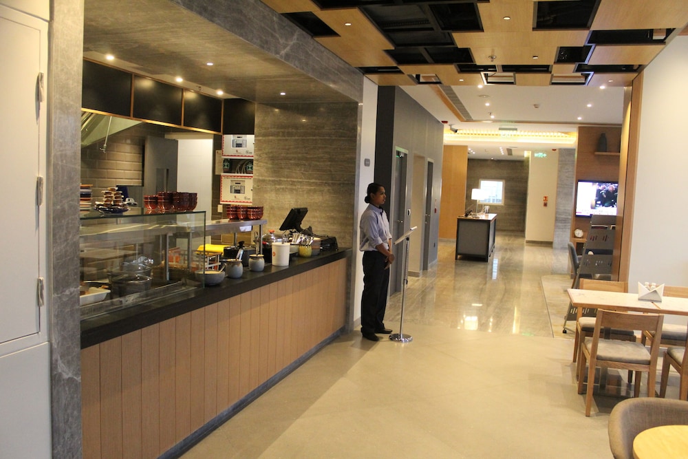 Holiday Inn Express Chennai Omr Thoraipakkam 68/76