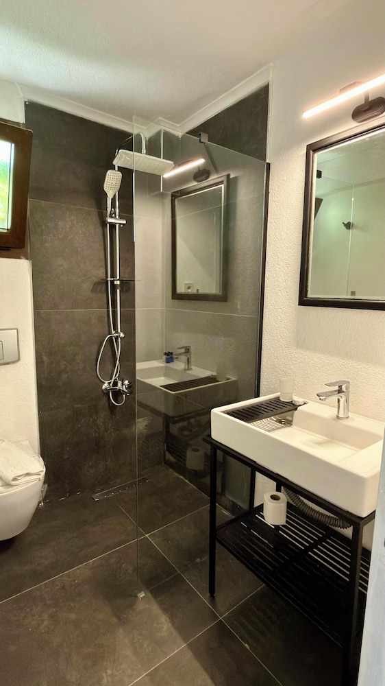 Mitos Apartments 47/50