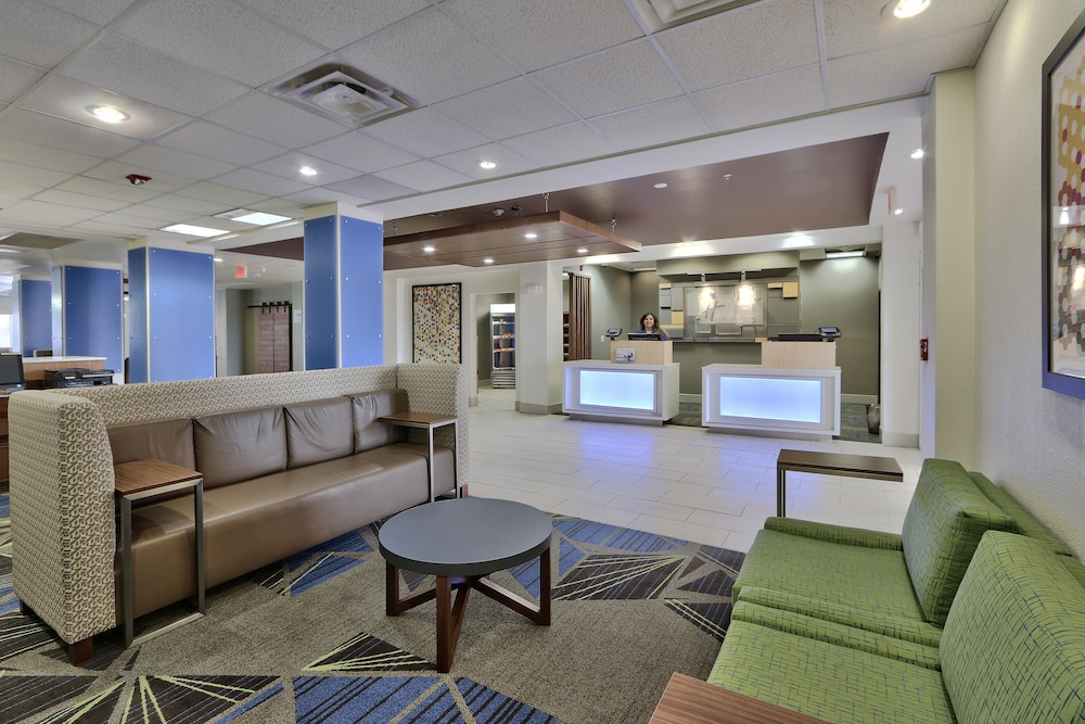 Holiday Inn Express Hotel And Suites Portales 11/70