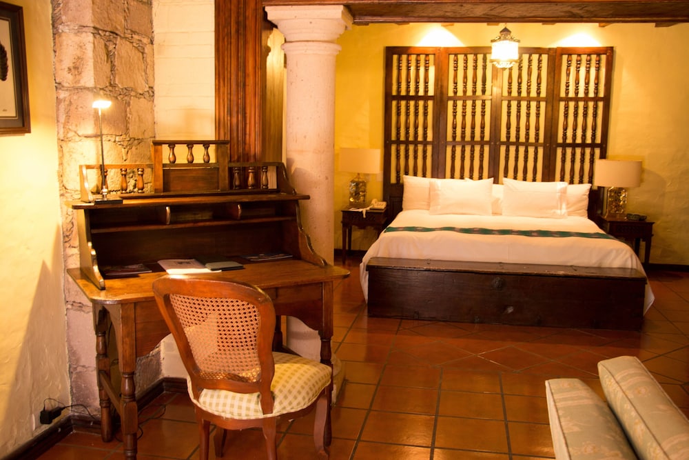 Villa Montana Hotel And Spa Boutique 35/70