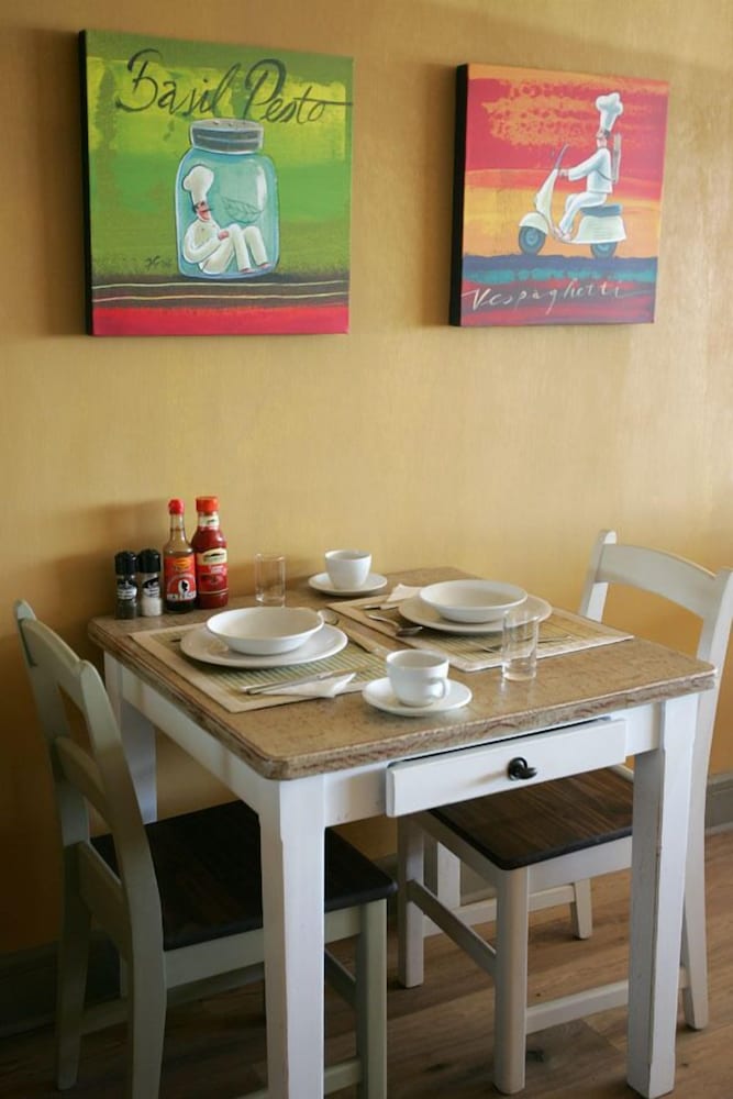 Dolphin Inn Guest House 59/74