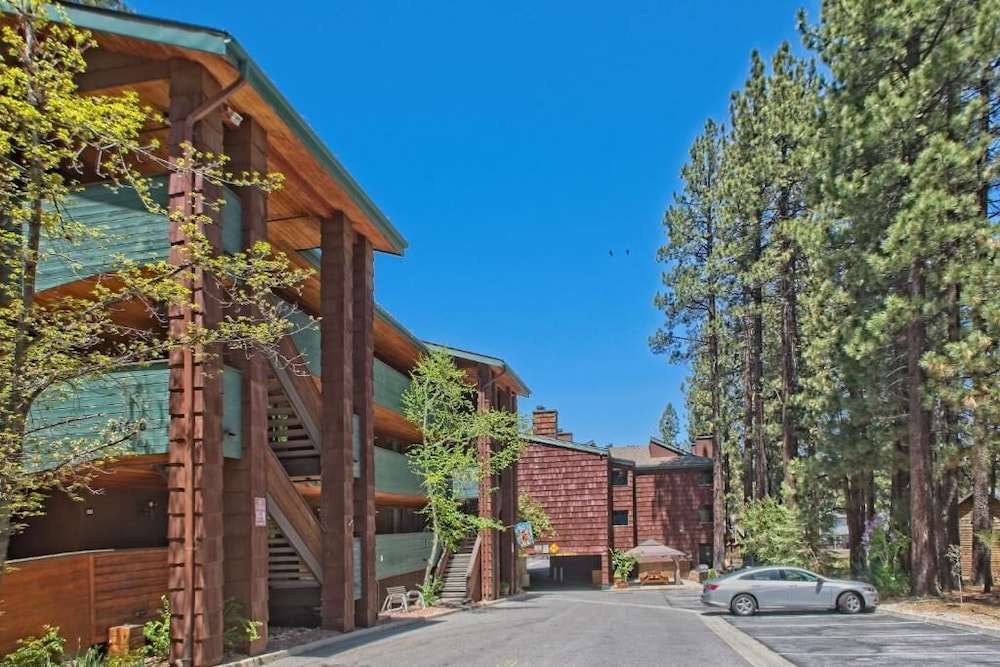Getaways at Snow Lake Lodge 8/50