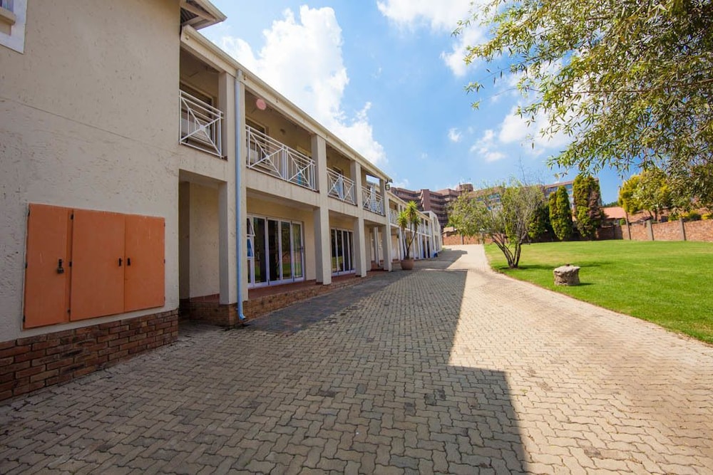 Vetho 2 Apartments OR Tambo Airport 29/31