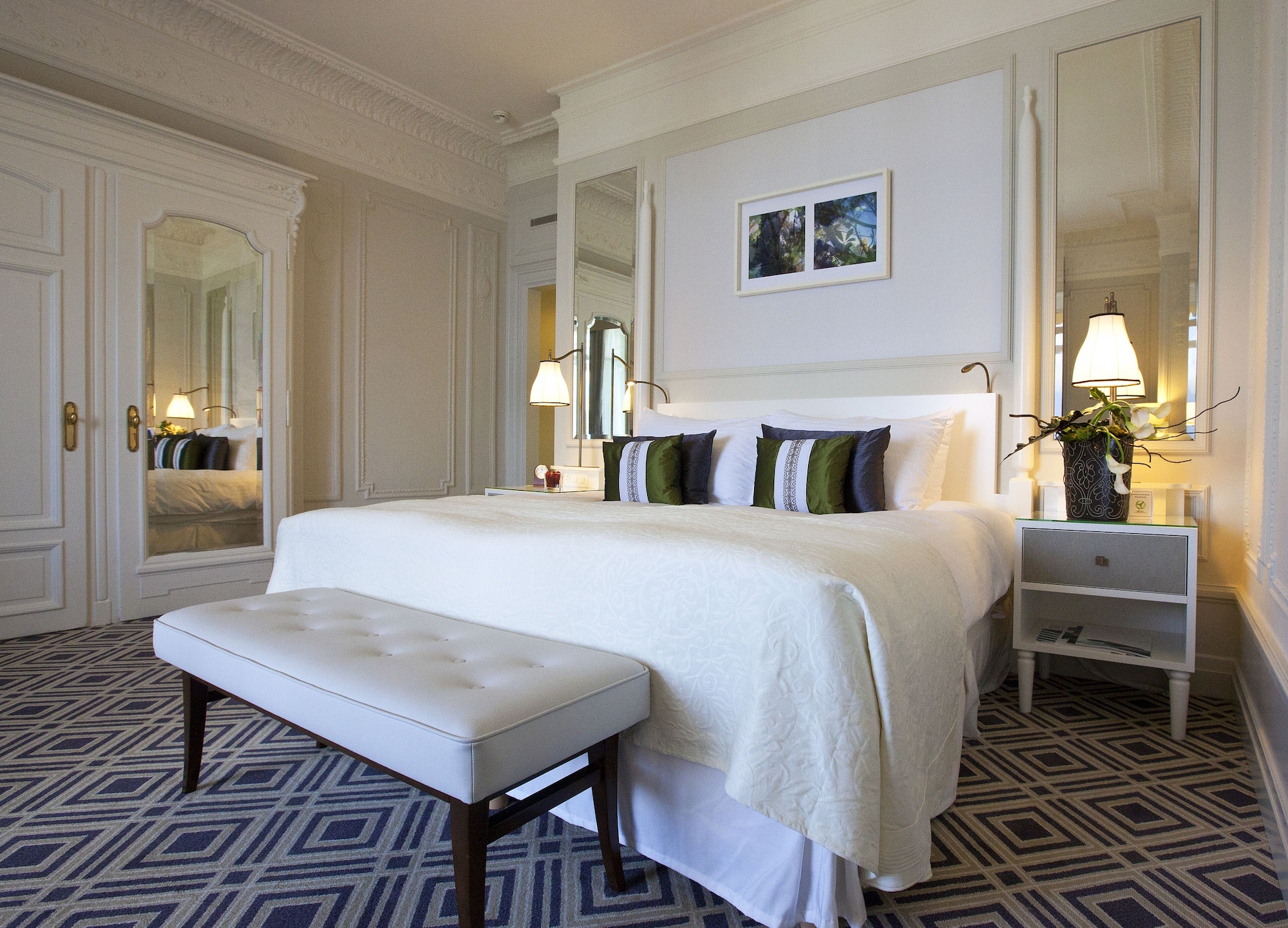 Deluxe, King Bed, Lake View