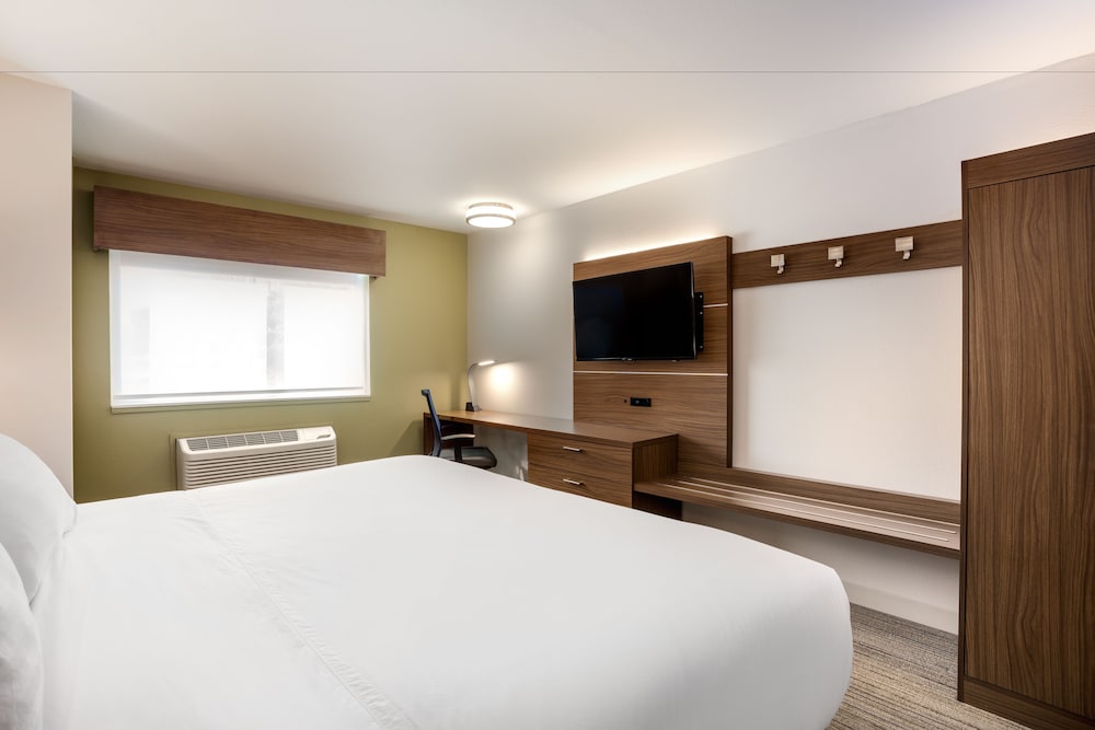 Holiday Inn Express Wisconsin Dells 18/69