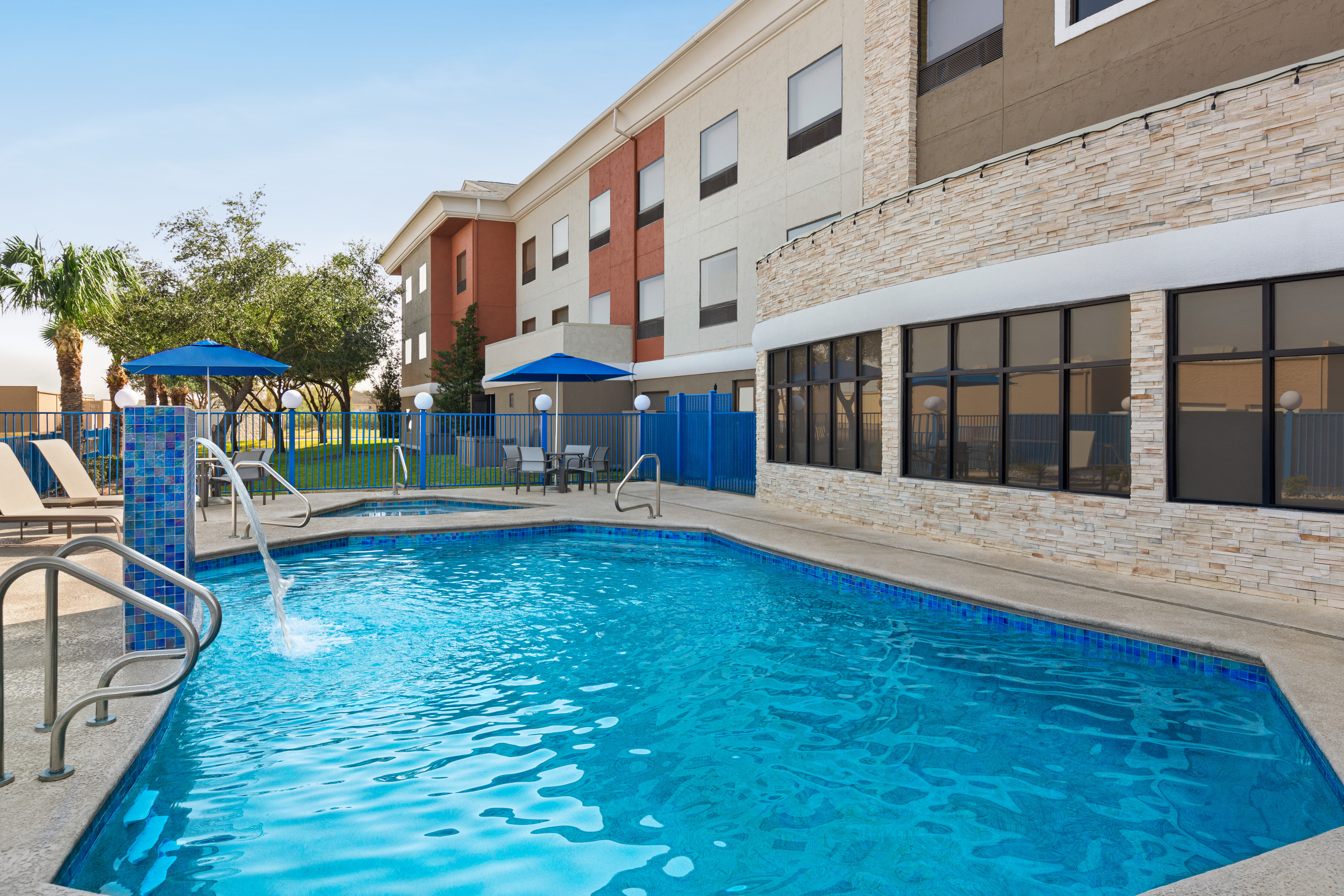 Holiday Inn Express Hotel Suites Mission Mcallen Area 4/54