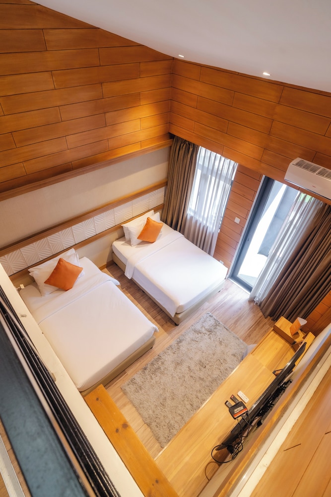 Jasmine, Loft, 1 Queen and 2 Double Beds، The Orchard Hotel Baguio 2/9