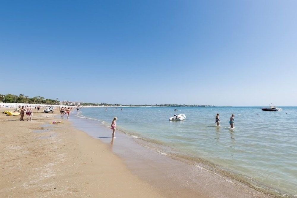 Sandy Beach Hotel 23/48