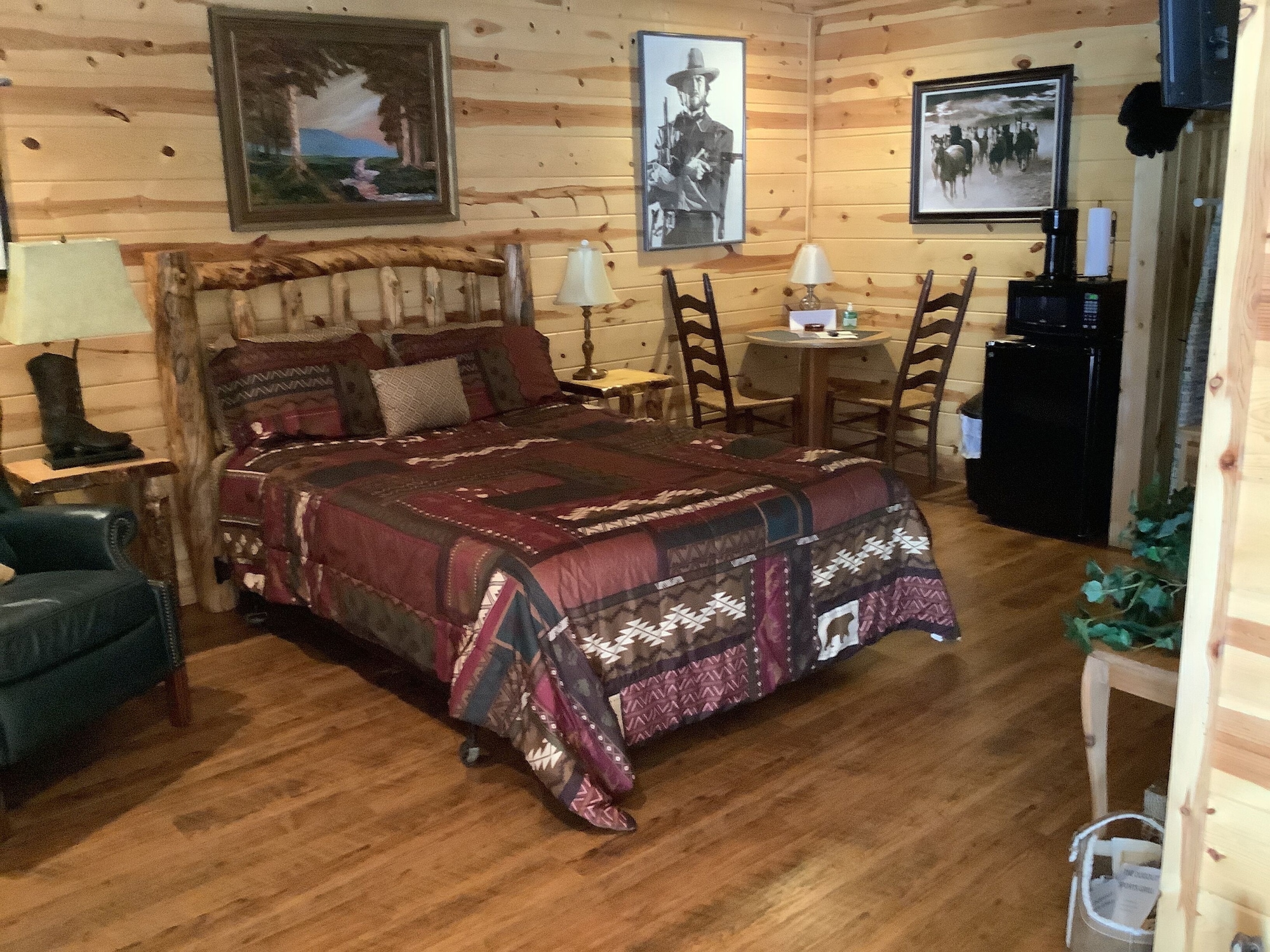 Queen Bed, Accessible