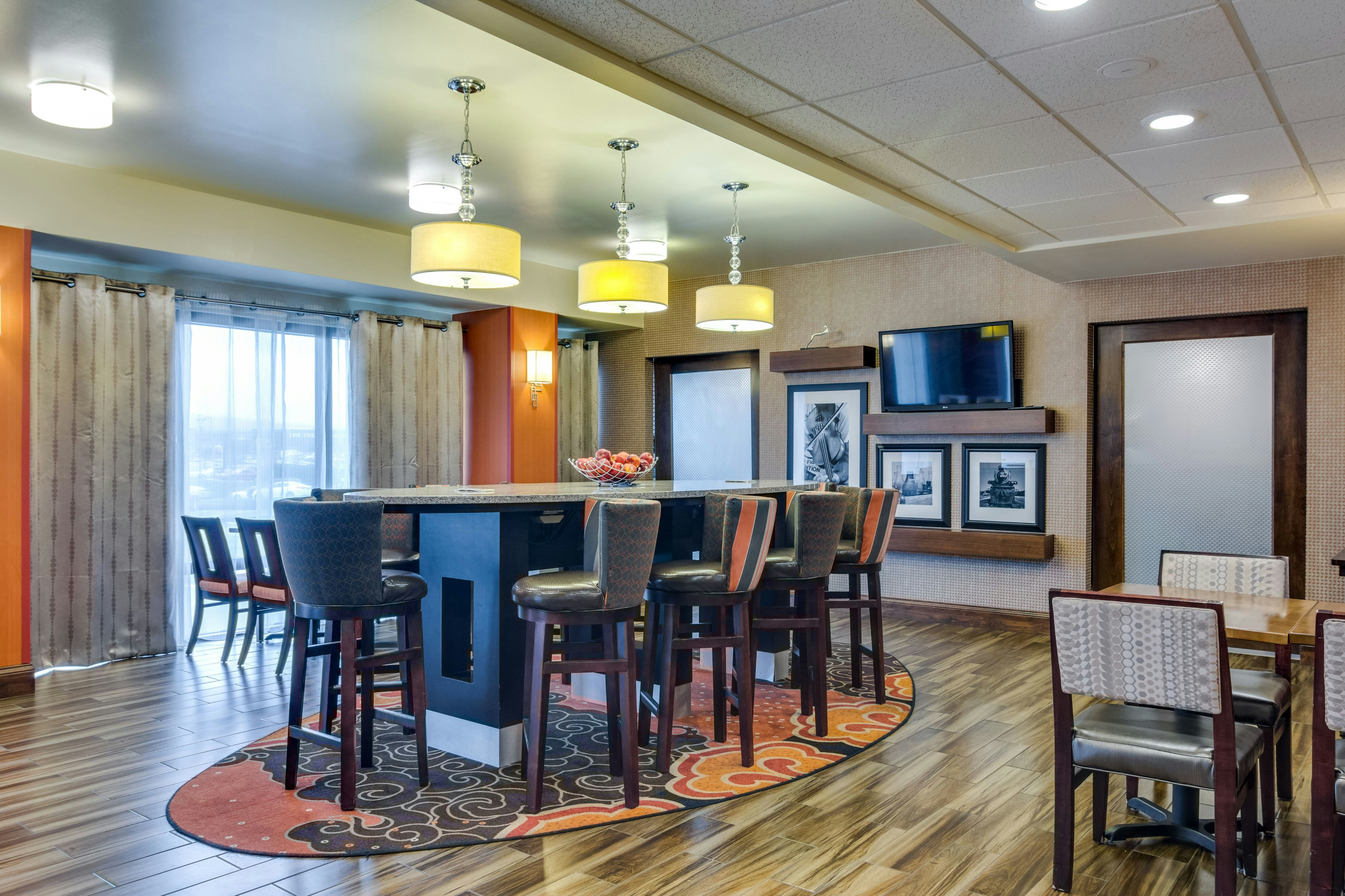 Hampton Inn Johnson City 24/37