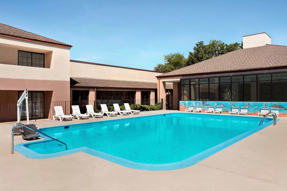 Comfort Inn & Suites Prince George - Fort Lee 35/60