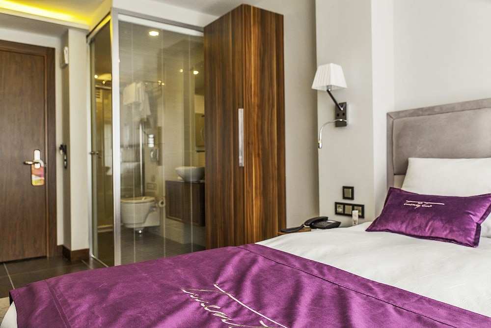 The 22 Hotel 23/50