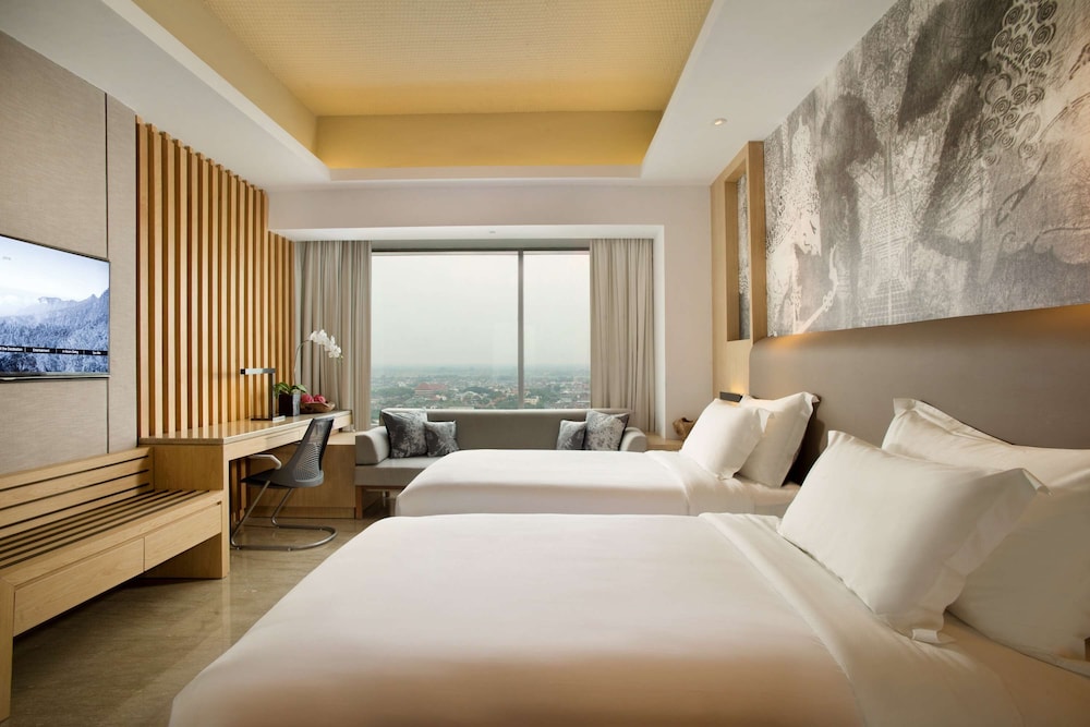 STANDARD, TWIN BEDS, CITY VIEW