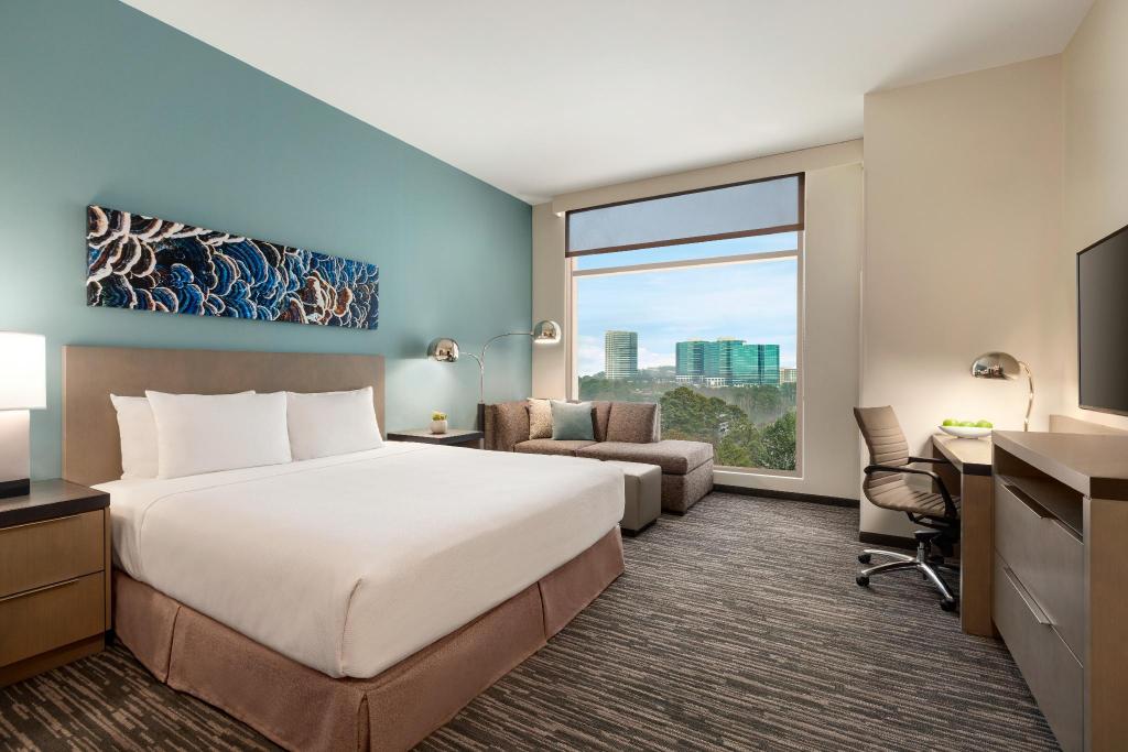 Guest Room, King Bed, Den, Accessible