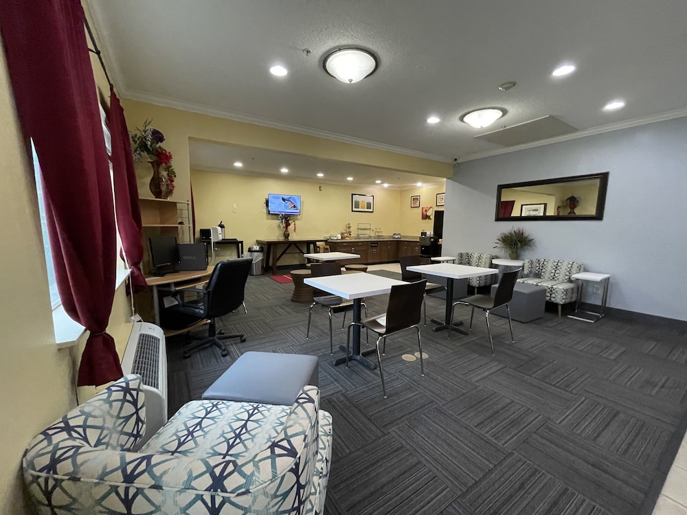 Clarion Pointe Fairborn near Wright Patterson AFB 24/25