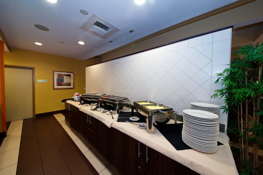 HOLIDAY INN TITUSVILLE KENNEDY SPACE CENTER 62/76