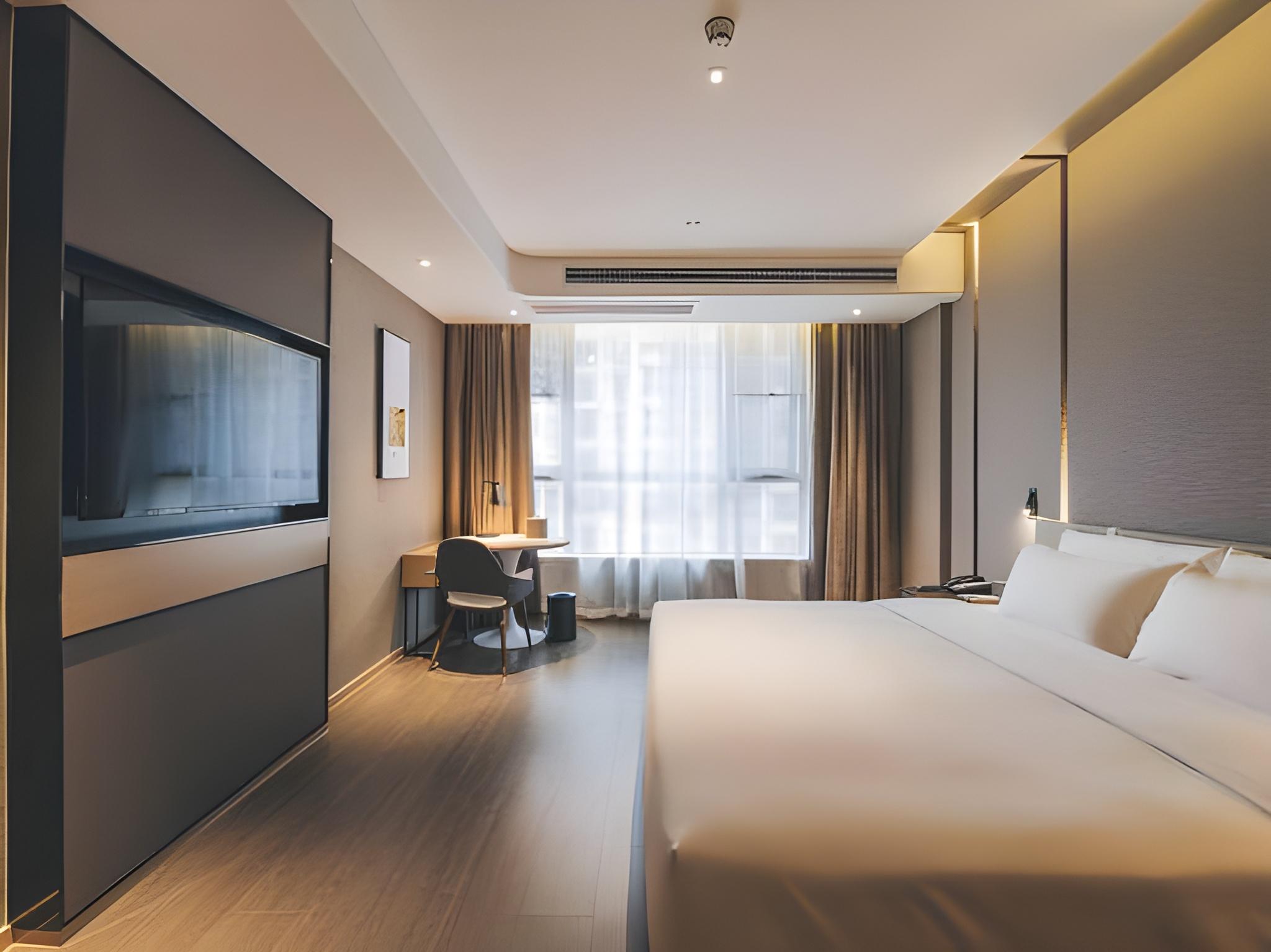 Elegant, Queen Bed