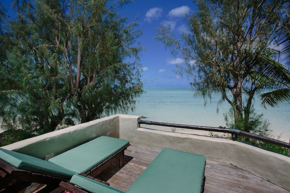 Pacific Resort Aitutaki 8/23