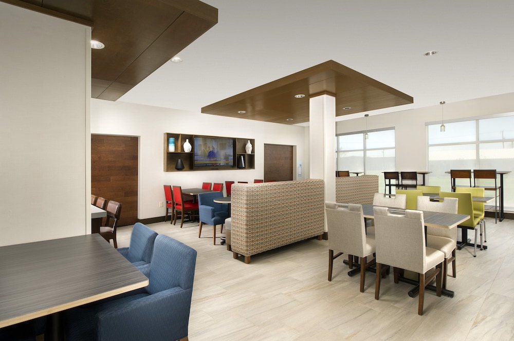 Holiday Inn Express & Suites New Braunfels 39/64