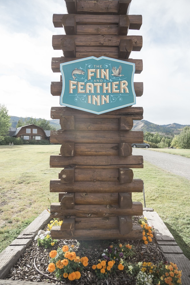 Fin and Feather Inn 2/34
